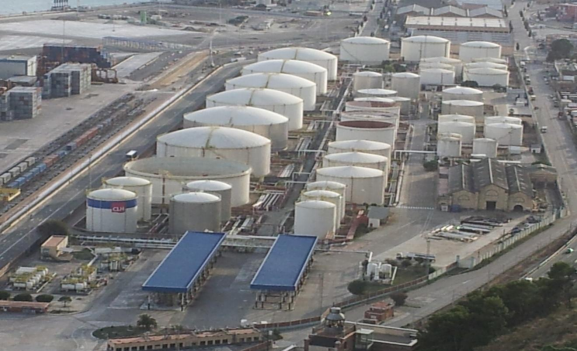 Petrochemical plant secured with intuVision security video analytics. 